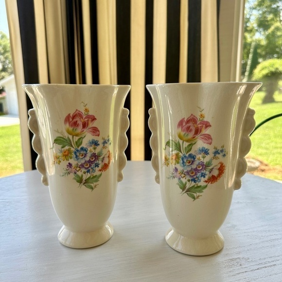 Unbranded Other - 1950’S SET/2 , FLORAL VASES. SOFT CREAM COLOR WITH ONE SIDED FLORAL DESIGN.